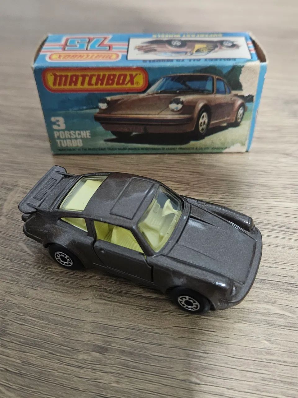 Lote 6 miniaturas Porsche Matchbox e Majorette  - Foto 5