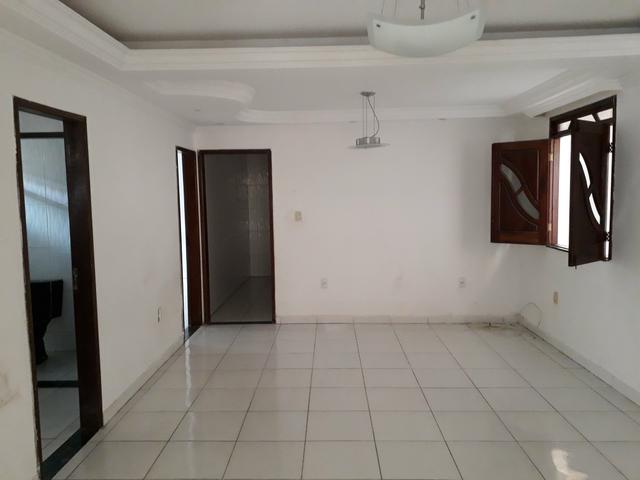 Aluga -se uma casa Grande em Paripe com garagem - Foto 2