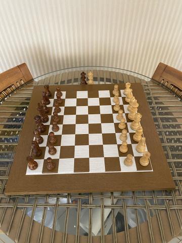 Tabuleiro e peças de Xadrez em madeira - Foto 2