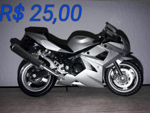 Miniatura de Moto. Escala 1:18. Modelos Diversos - Foto 3