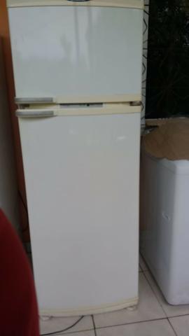 Geladeira Brastemp Frost Free 330Lt Top funcionando Show semi nova