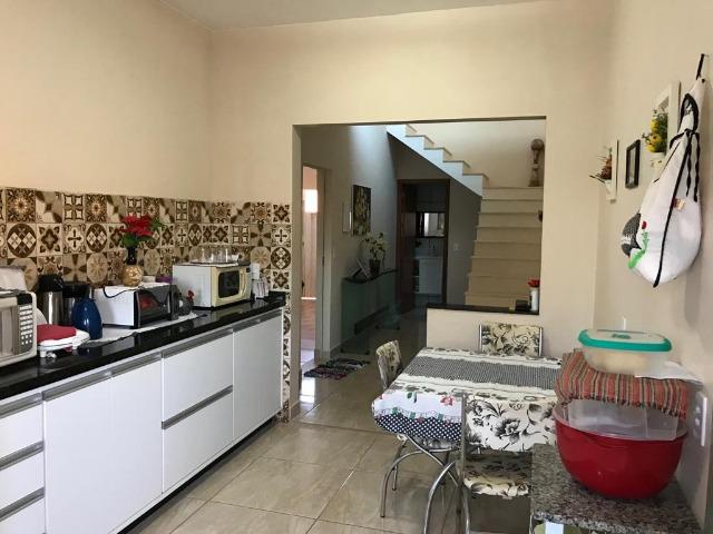Excelente Casa, 3 Qts Sendo 1 Suíte, Laje, Cerâmica, Lazer no Piso Superior! - Foto 8