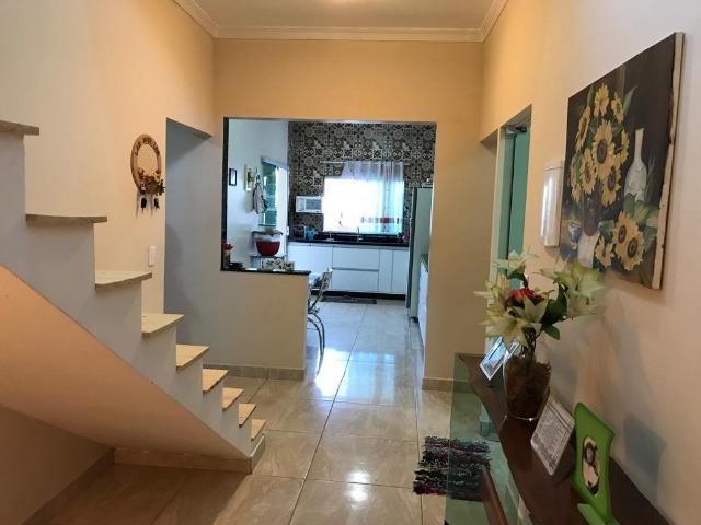 Excelente Casa, 3 Qts Sendo 1 Suíte, Laje, Cerâmica, Lazer no Piso Superior! - Foto 3