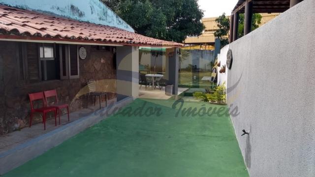 Oportunidade de casa 2/4 com área em itapuã.