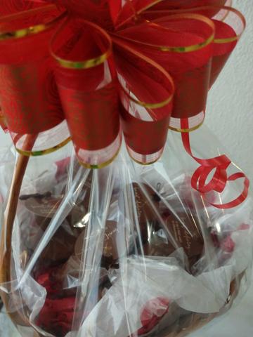 Cesta com chocolates