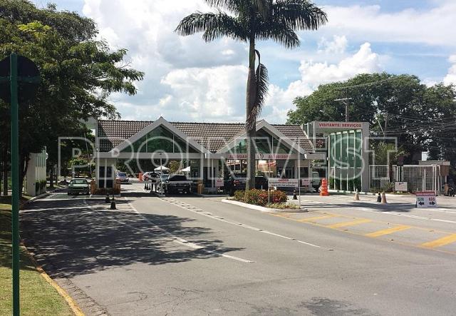 Casa para locação em condomínio na Granja Viana.