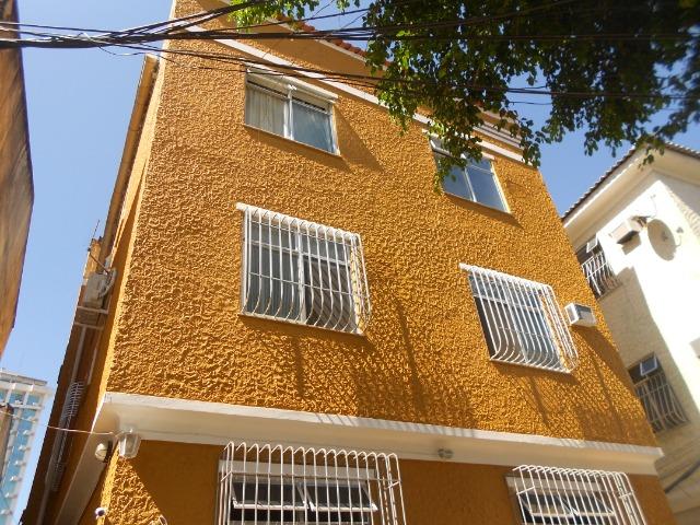 Apto 02 qts com armários na Rua Itaguaí, Largo do Marrão, Santa Rosa (próx. ao comércio)