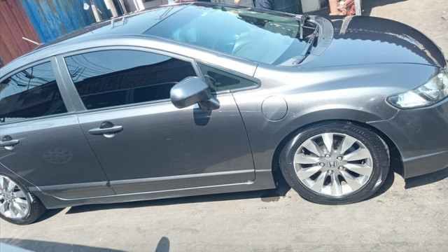 Vendo carro Honda Civic completo em ótimo estado 28.000 zap: *