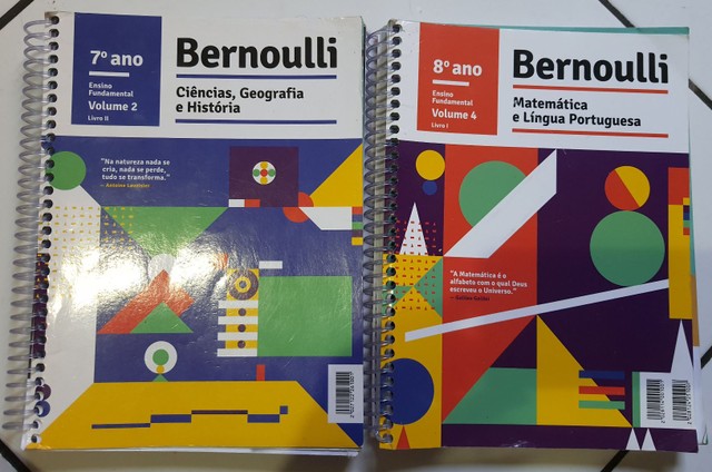 Vendo combo apostilas Bernoulli do 7° e do 8° anos. Valor descrito por cada combo. 