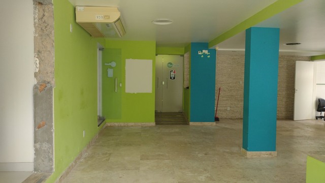 Clinica Comercial Rio Vermelho ,com 21 Garagens . - Foto 2