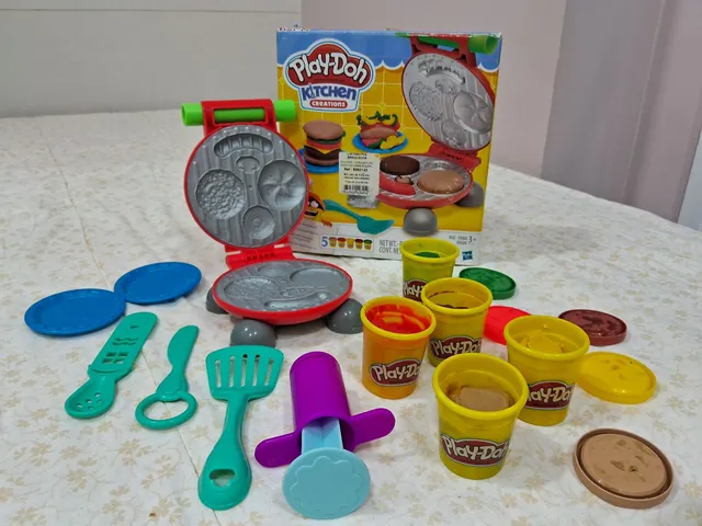 Conjunto De Massinha Play-doh Castelo De Sorvete 6 Potes Play-doh Multicor