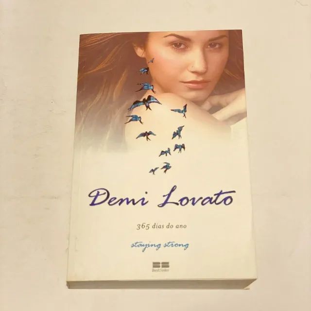 Livro 365 Dias do Ano - Staying Strong - Demi Lovato