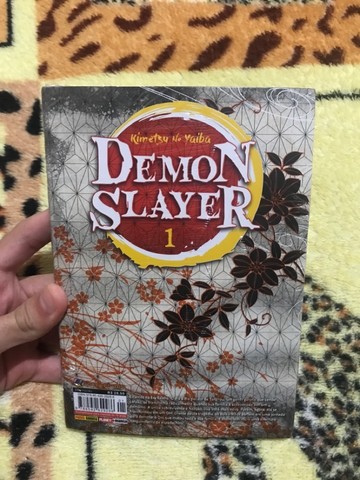 Mangá Demon Slayer volume 1 embalado