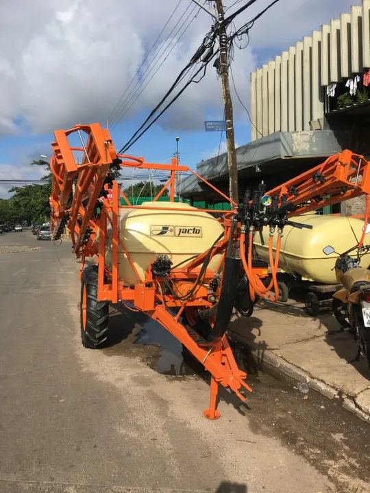 Columbia crosss A-18 jacto 