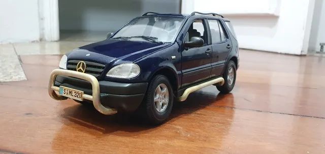 Mercedes Benz ML 320 1997 - Maisto 1/18 - Foto 2