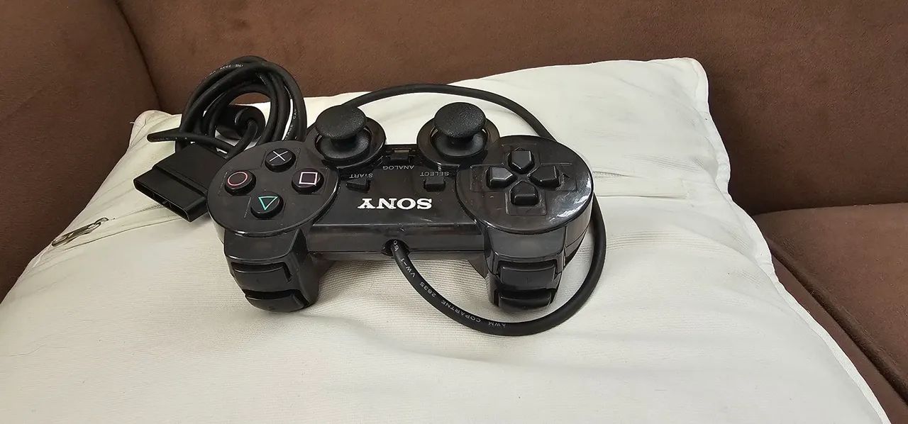 CONTROLE PS2 TRANSLÚCIDO IMPECÁVEL SEM TESTE FOTOS FAZ PARTE DO ANÚNCIO - Foto 2