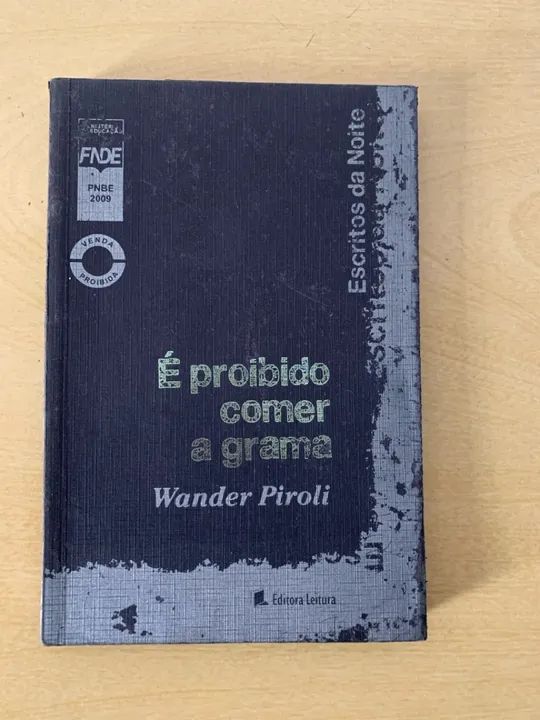 Livro é proibido comer a grama