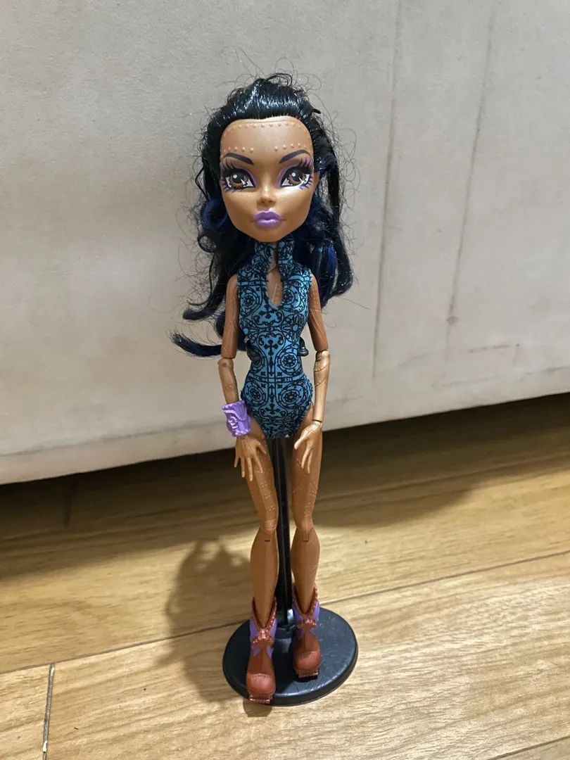 Boneca Monster High Robecca