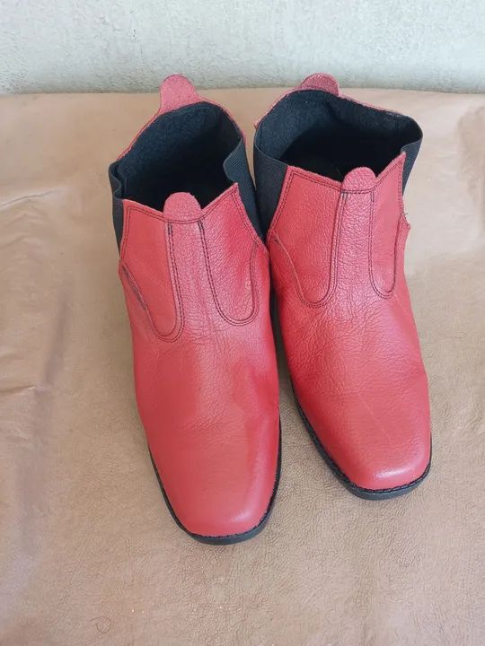 Bota botina de couro 42 tenho n.40 também - Foto 2