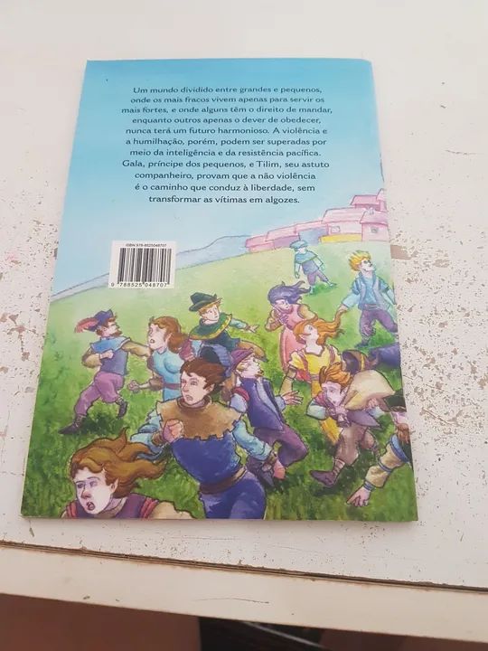Livro a Revolta do Pequenos - Foto 2