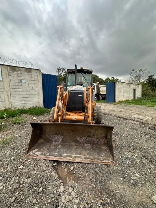 Retroescavadeira Case 580M 2011 4X4  - Foto 3