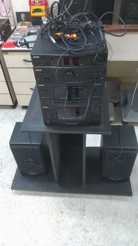 Aparelho de Som Sanyo, com tocadiscos, completo, perfeito estado. E outros.
