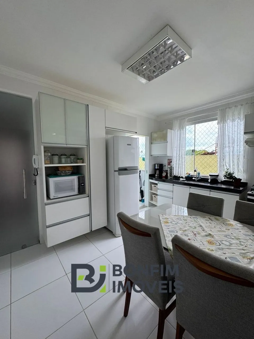 Apartamento com sol da manhã no Maria Eugênia 2º andar!