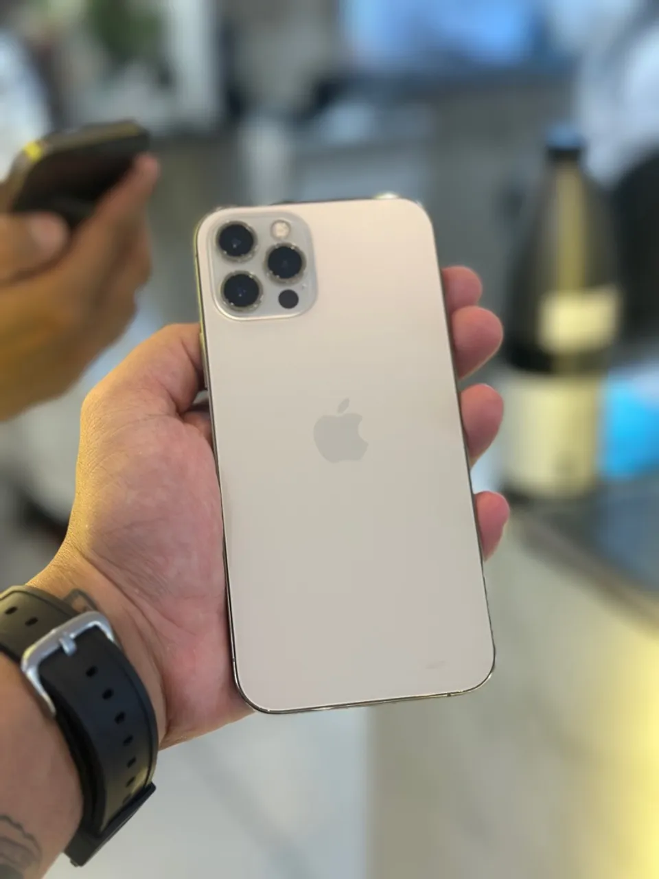 iPhone 12 Pro 128 GB Gold em estado de zero 10