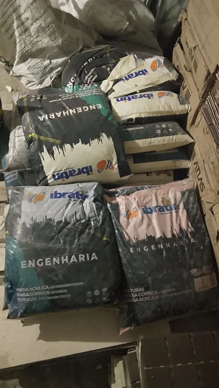 vendo 8 sacos de textura de cores beje e vinho 