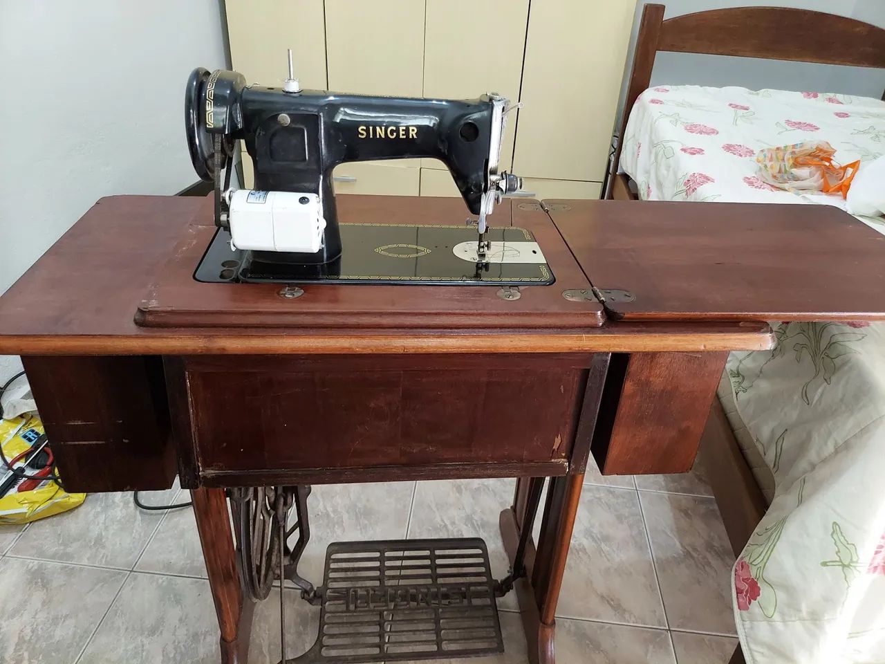 Máquina de Costura Singer Antiga - Foto 3