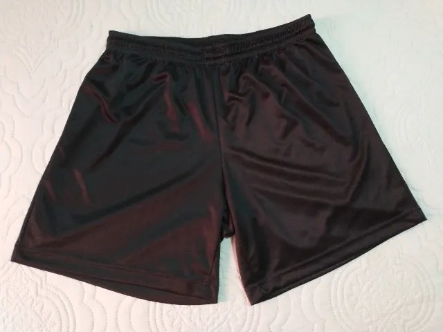 Vendo short preto