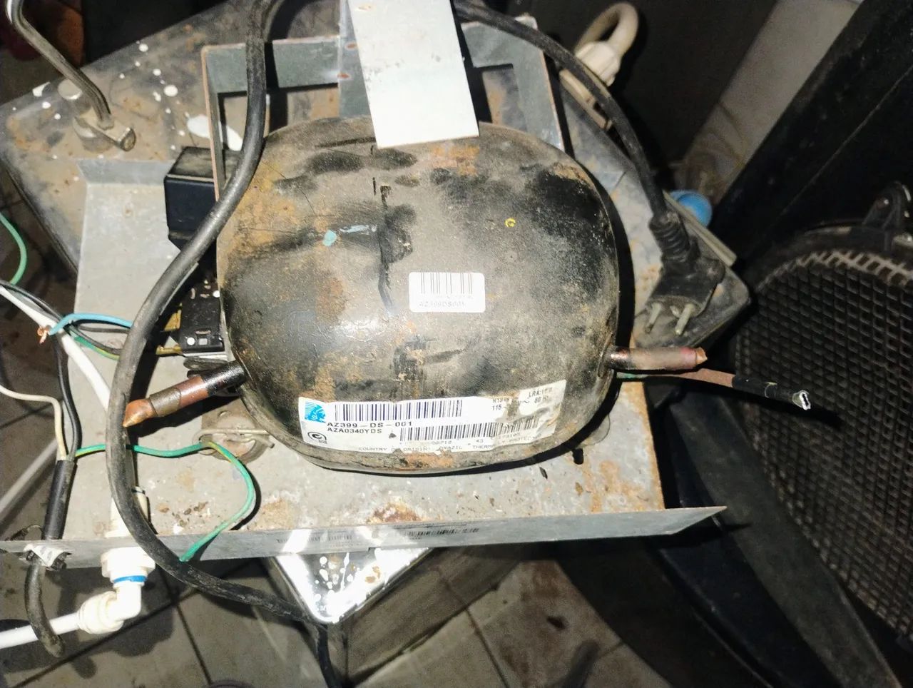 Compressor para 1/8 para bebedouro 127v - Foto 3
