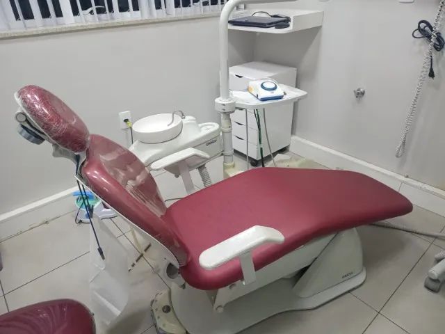 CADEIRA ODONTOLÓGICA GNATUS EM ÓTIMO ESTADO DE CONSERVAÇÃO