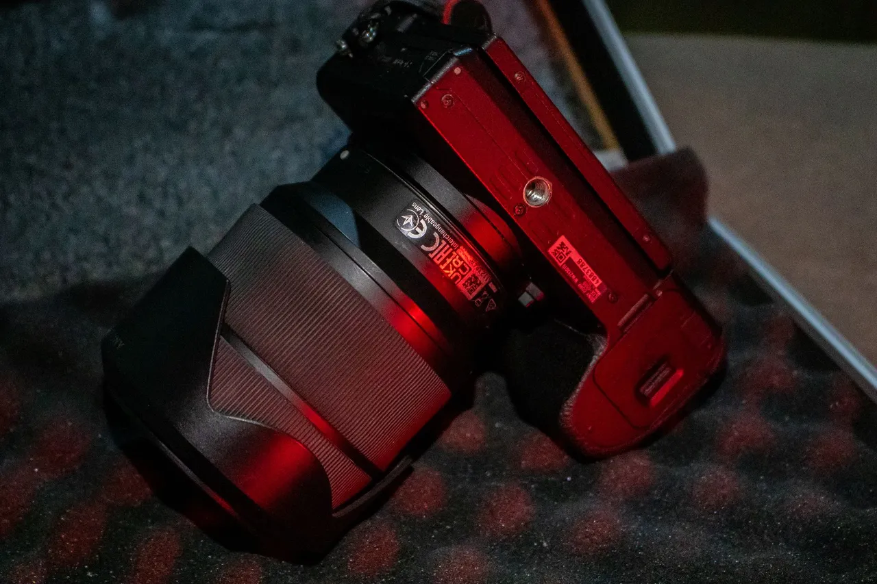 Câmera SONY A6500 MAIS LENTE 28 70