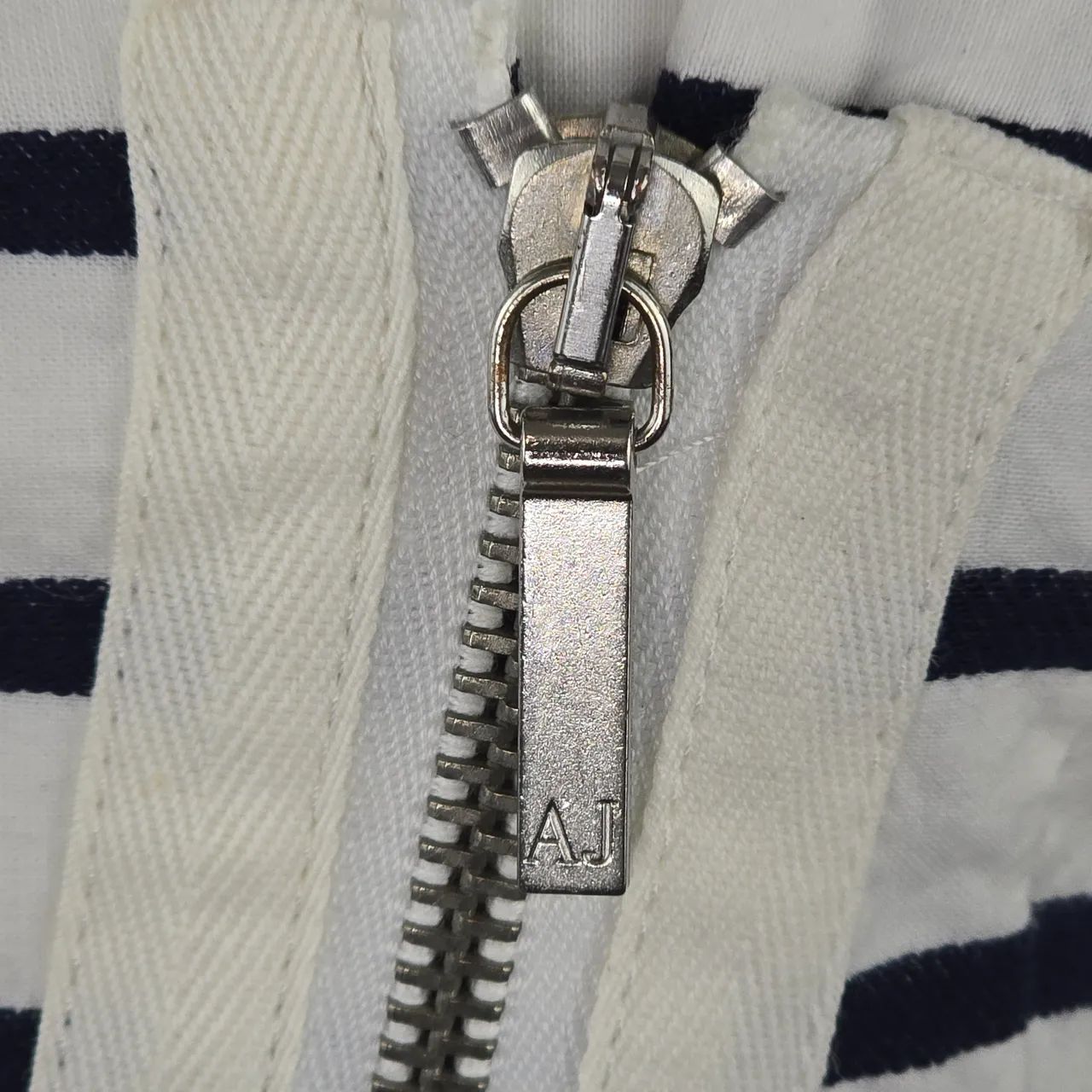 Jaqueta armani exchange listrada branca e azul p - Foto 3