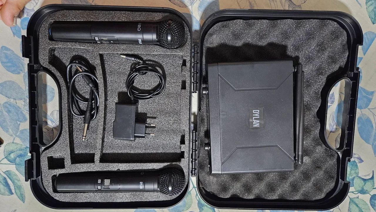 Microphone 454806663468820480