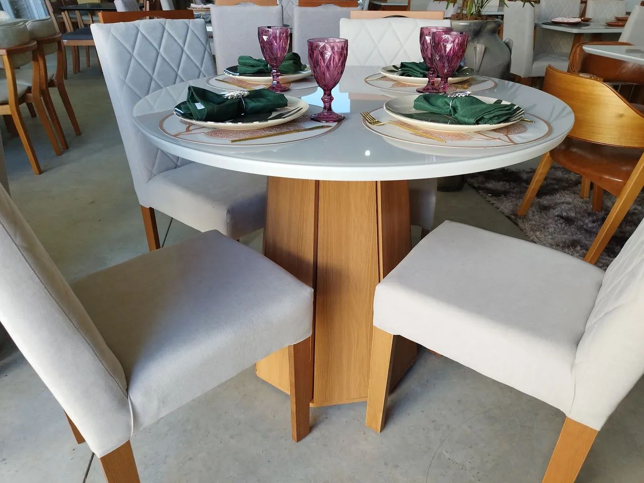 Mesa de Jantar Redonda com 4 Cadeiras - Madeira Maciça - Foto 3