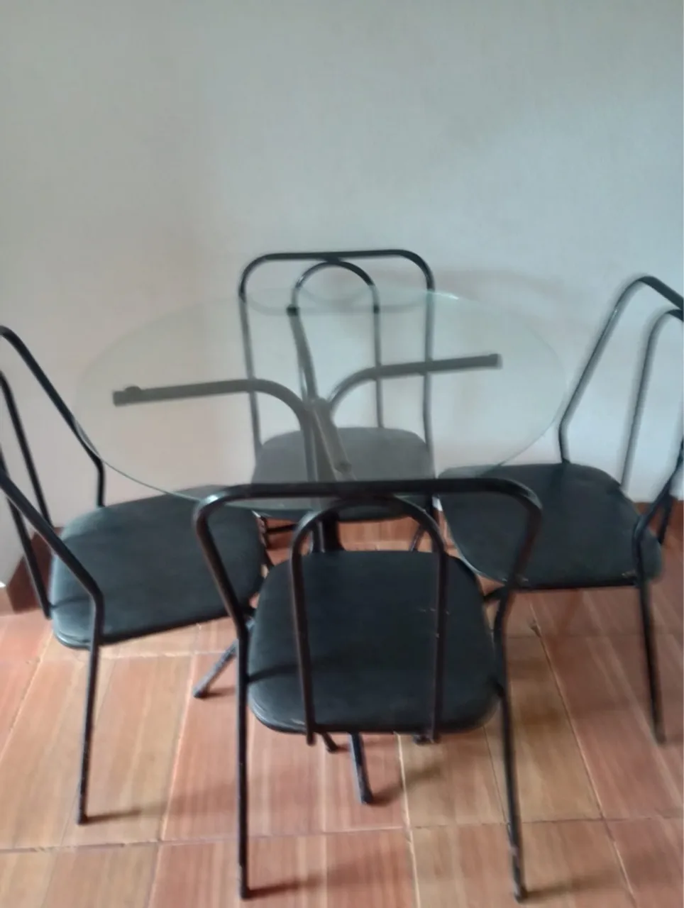 Mesa de jantar com 4 cadeiras