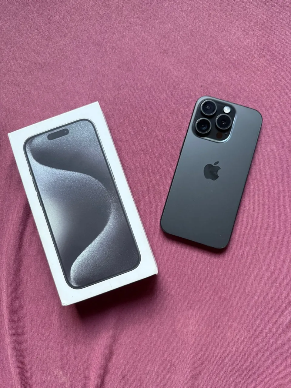 iPhone 15 Pro em perfeito estado e completo