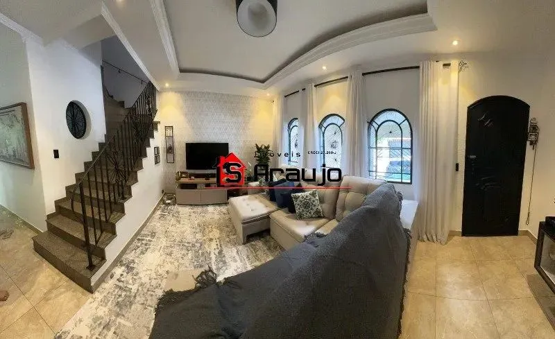 Sobrado no Bairro da Mooca amplo com 3 quartos sendo 1 suíte com e 2 vagas.