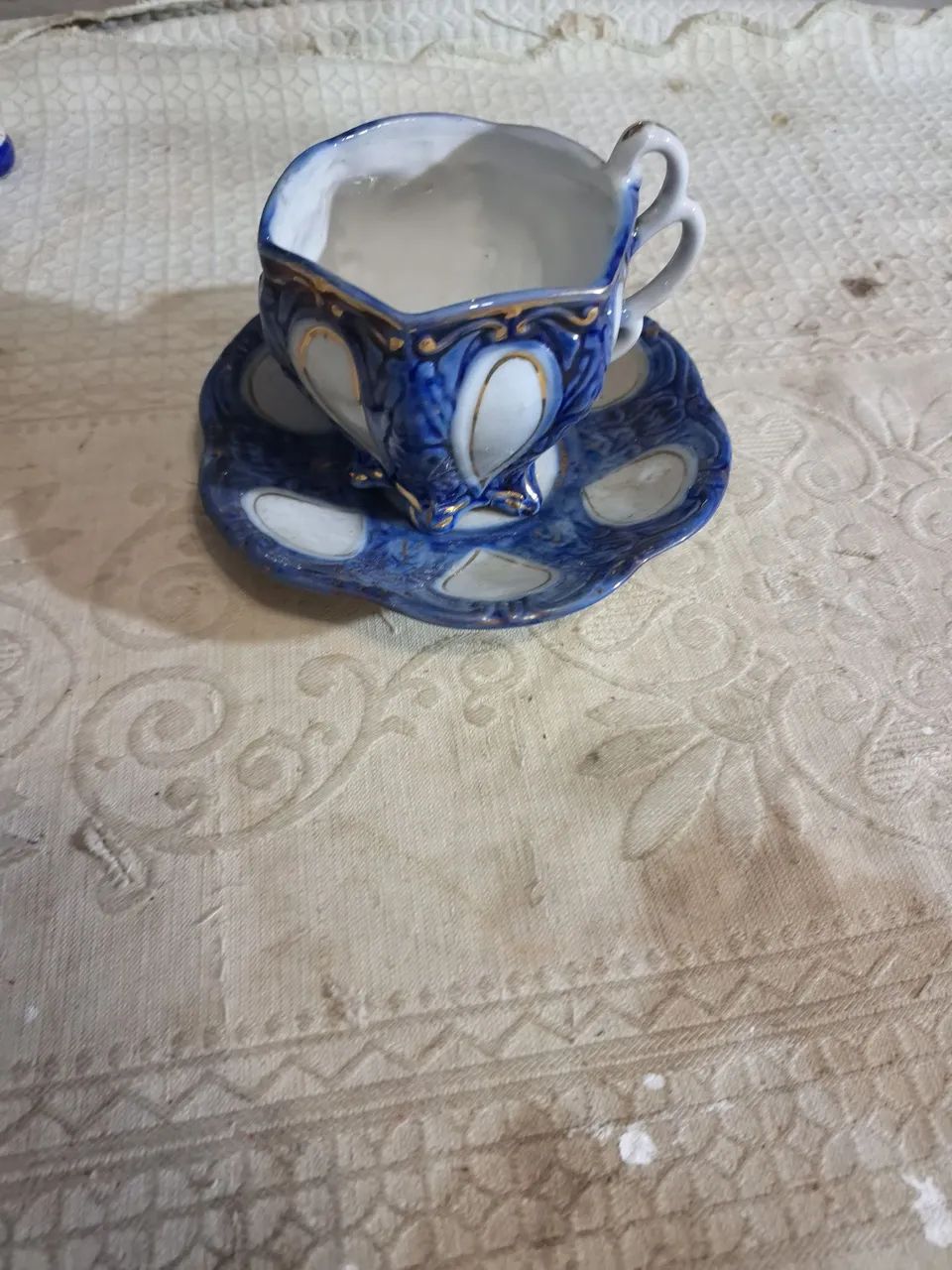 Xícara de porcelana azul e branca com pires - Foto 3