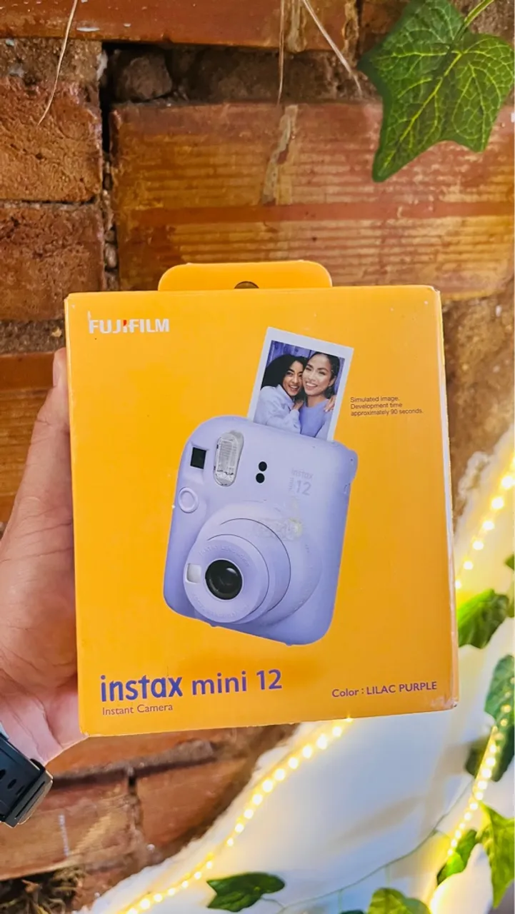 Câmera Instantânea Fujifilm Instax Mini 12 Lilac Purple - NOVA / 10 FOTOS DE BRINDE 