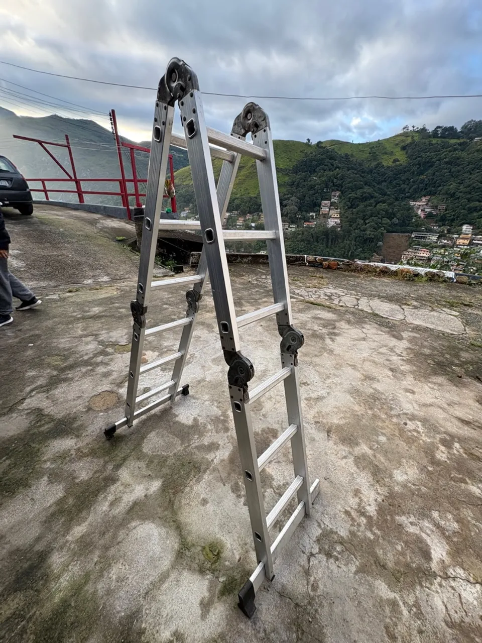Escada Multifuncional de Alumínio - Ótima para Pintura!