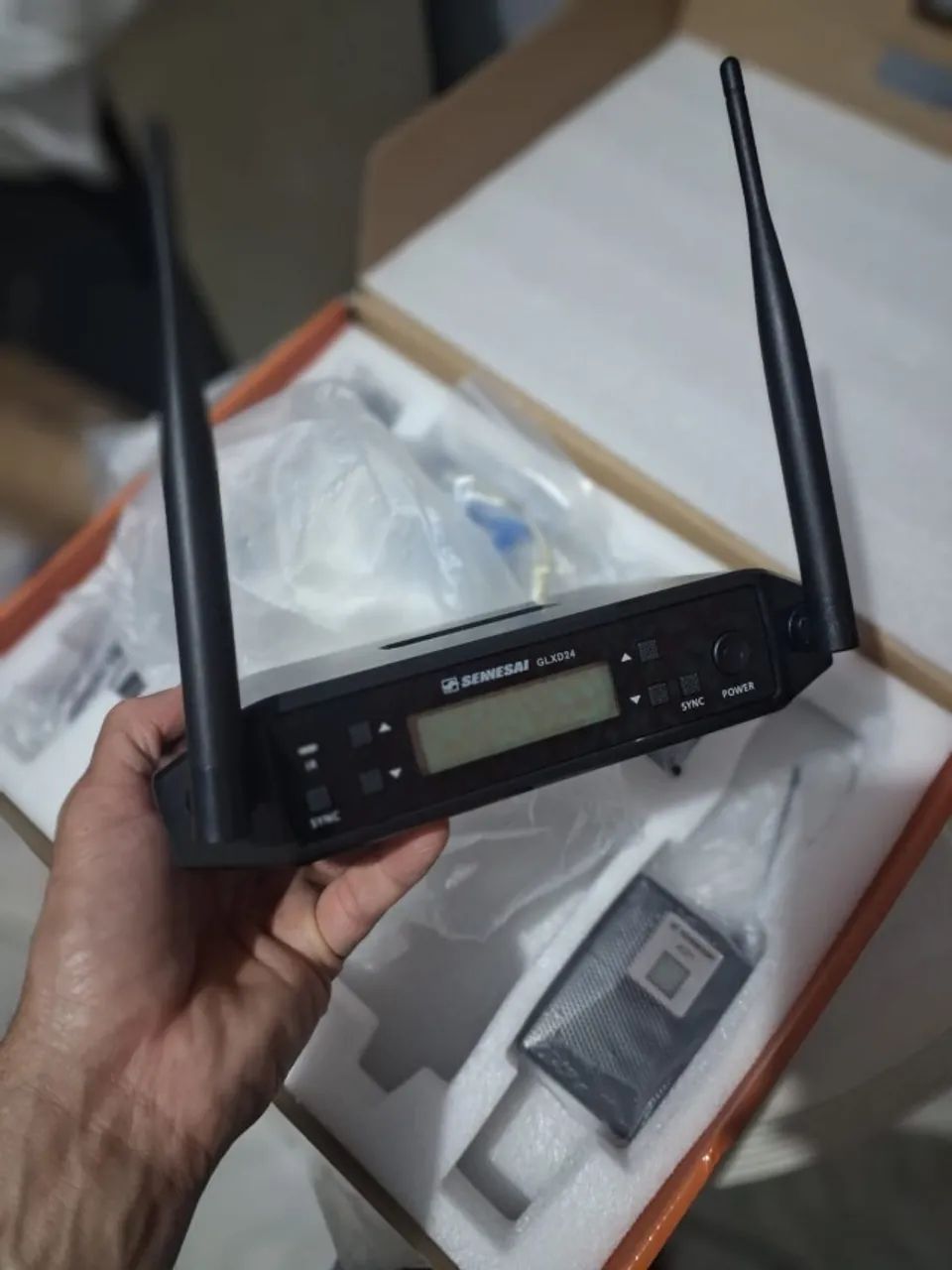 NOVO - Microfone sem Fio Duplo Beta58A e Lapela, Profissional Em Metal - Foto 5