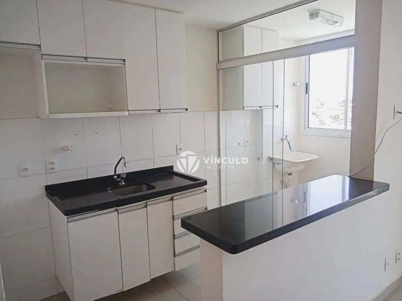 Apartamento com 2 dormitórios para alugar, 52 m² por R$ 2.552,80/mês - Abadia - Uberaba/MG