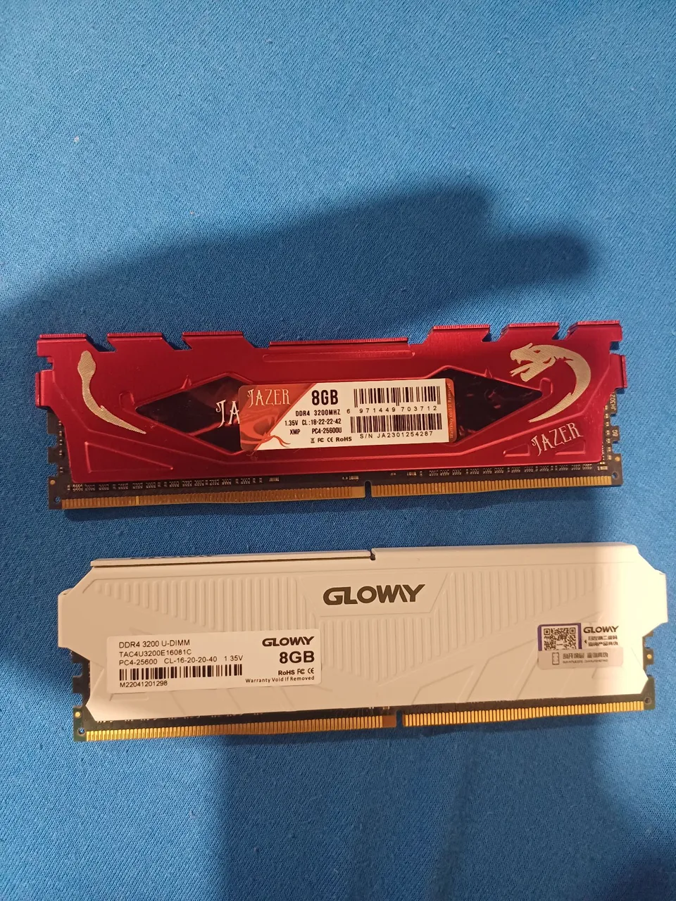 2 Memórias RAM 8GB DDR4 3200MHz