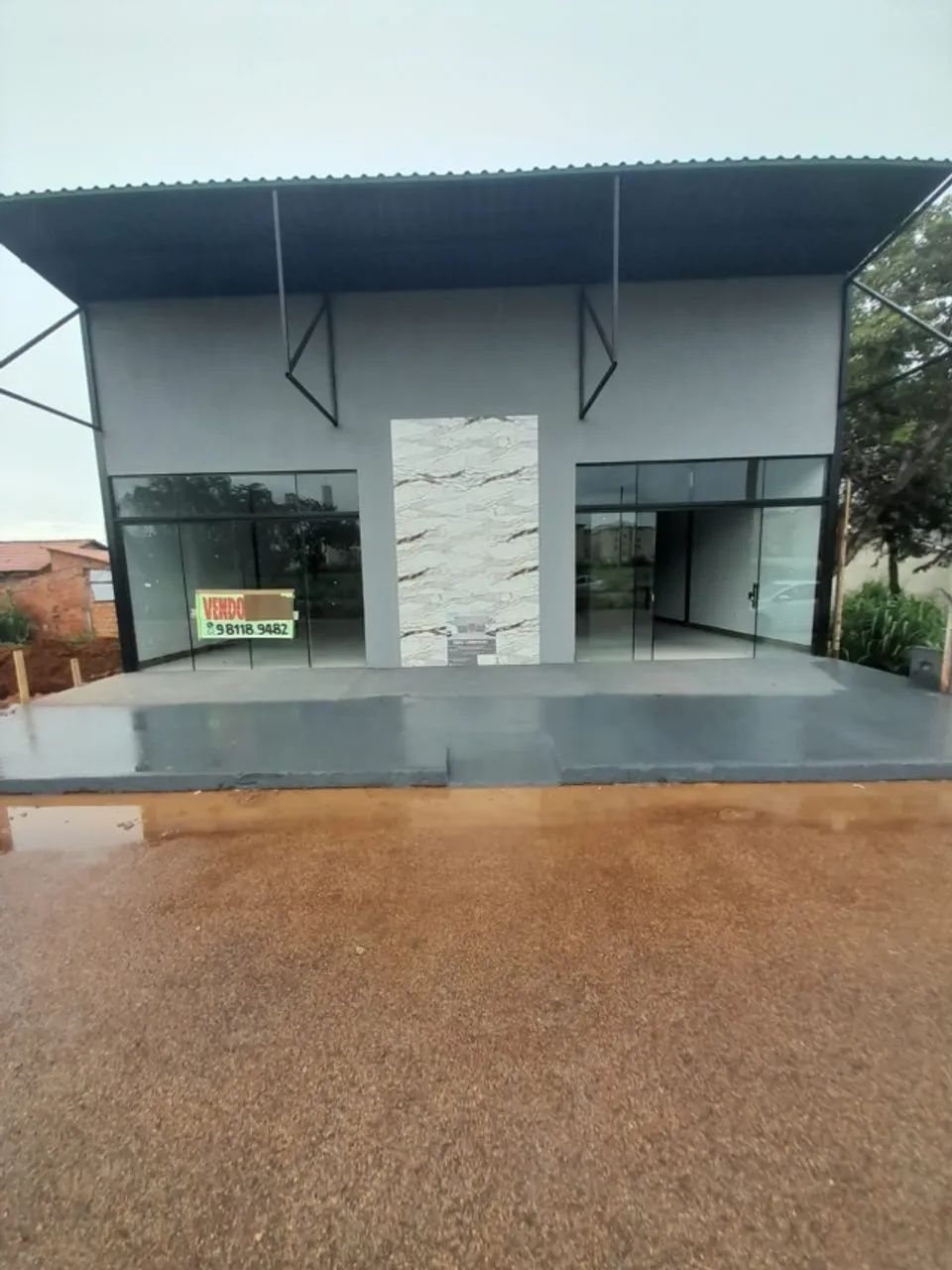 VENDO OU ALUGO SALA COMERCIAL