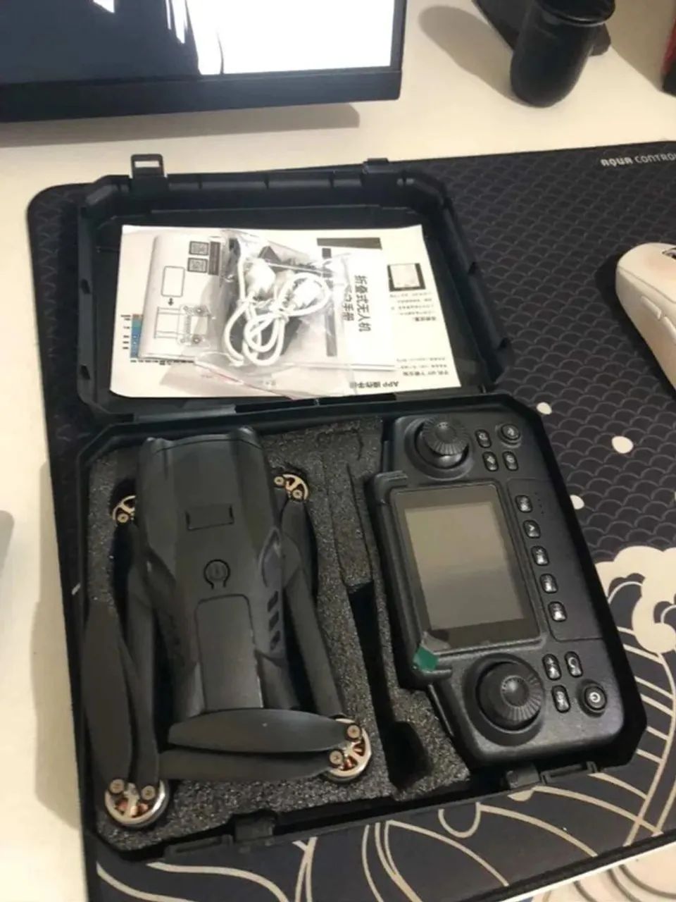 Drone K13 - Tela Integrada no Controle