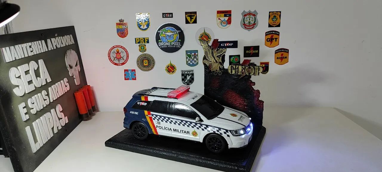 Miniatura Dodge Journey da Polícia - Foto 2