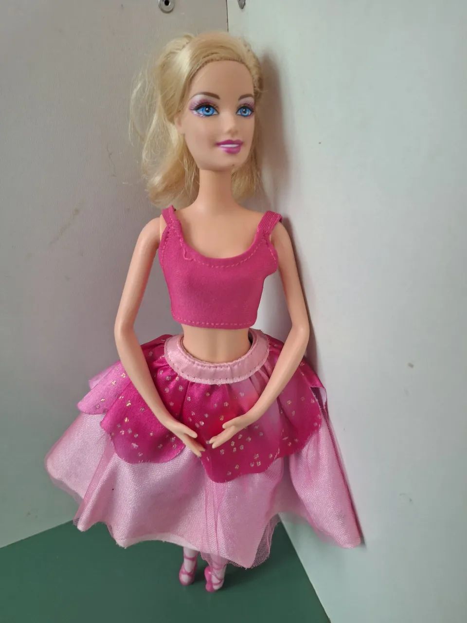 Boneca barbie sapatilhas mágicas 